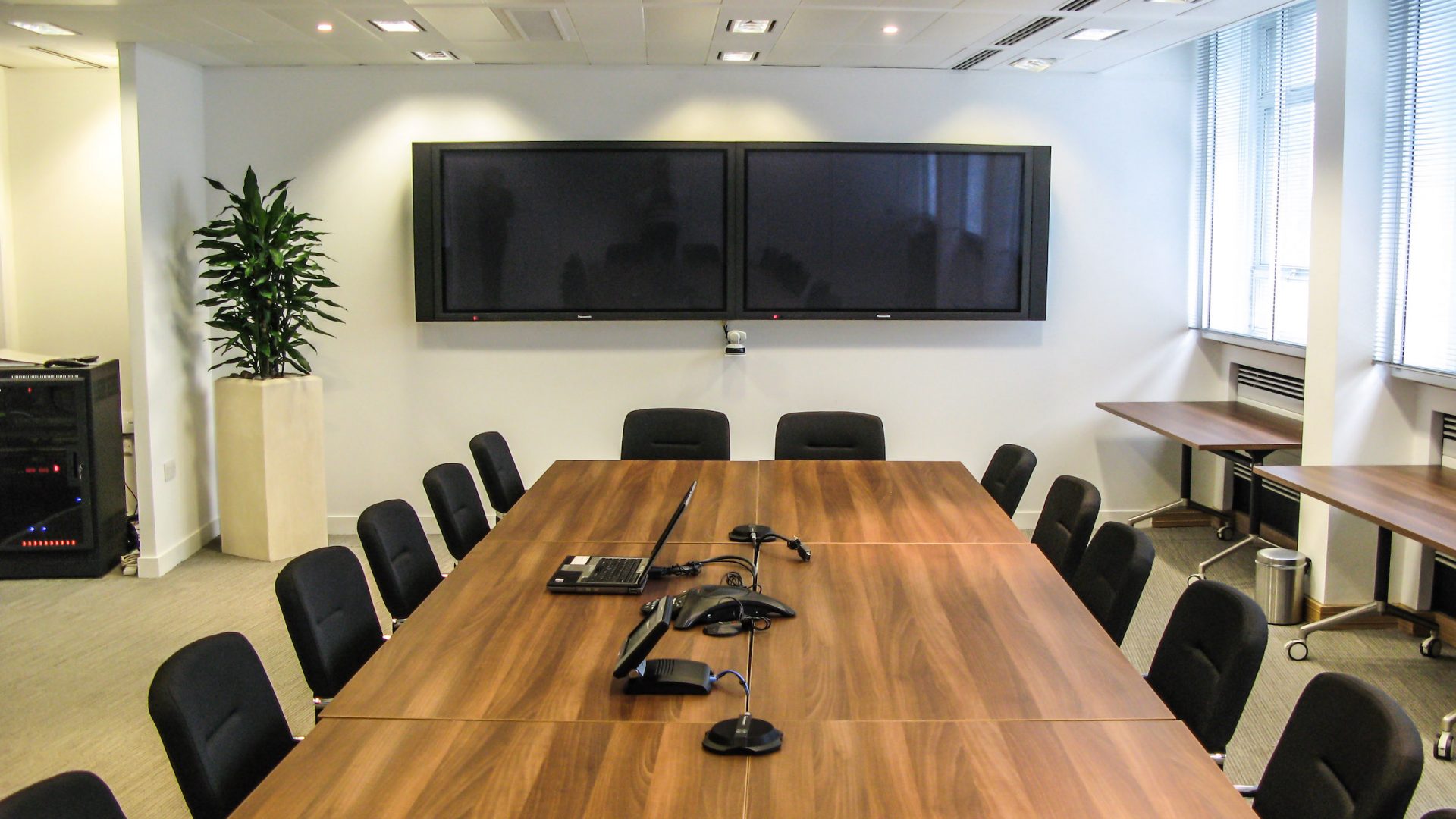 Oil & Gas UK glass meeting room Oil & Gas UK glass meeting room