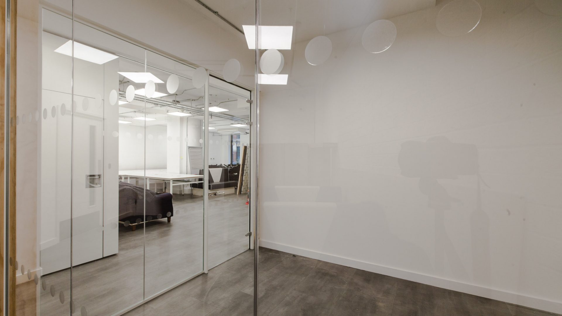 Brew glass partition Brew glass partition