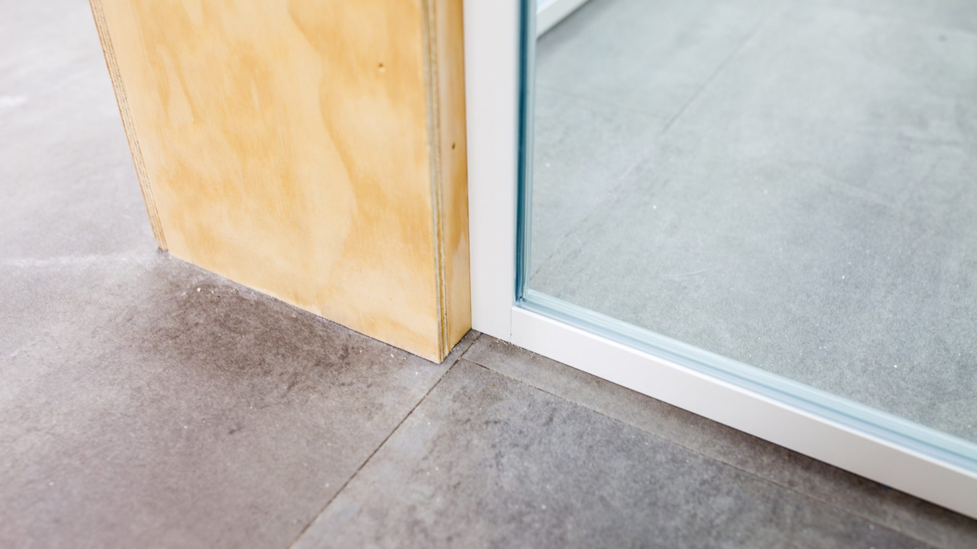 Brew glass partitions installation Brew glass partitions installation