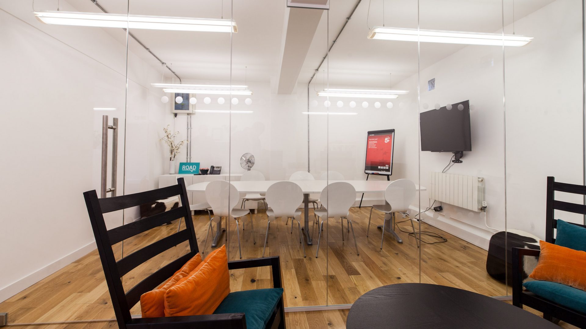 Road Communications glass partitioning for the meeting room Road Communications glass partitioning for the meeting room