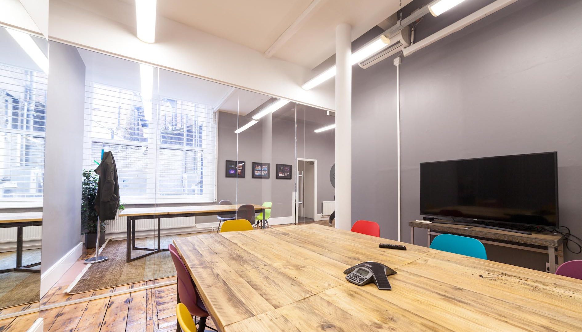 Sassy Glass Wall Sassy Glass Wall