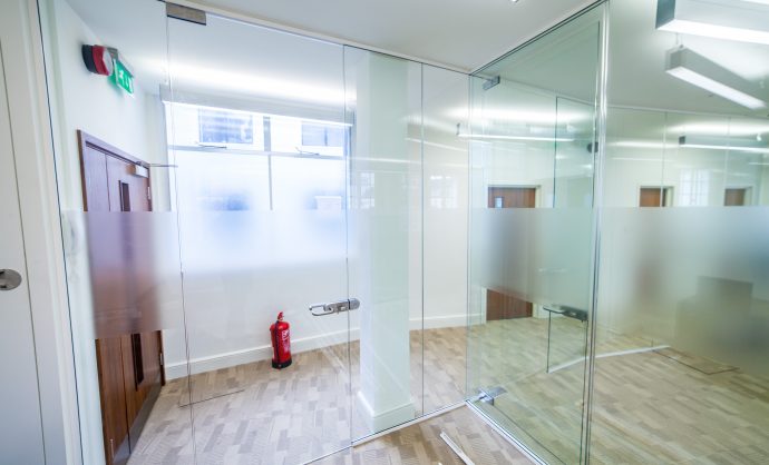 Frameless Glass Partition-Photo №10