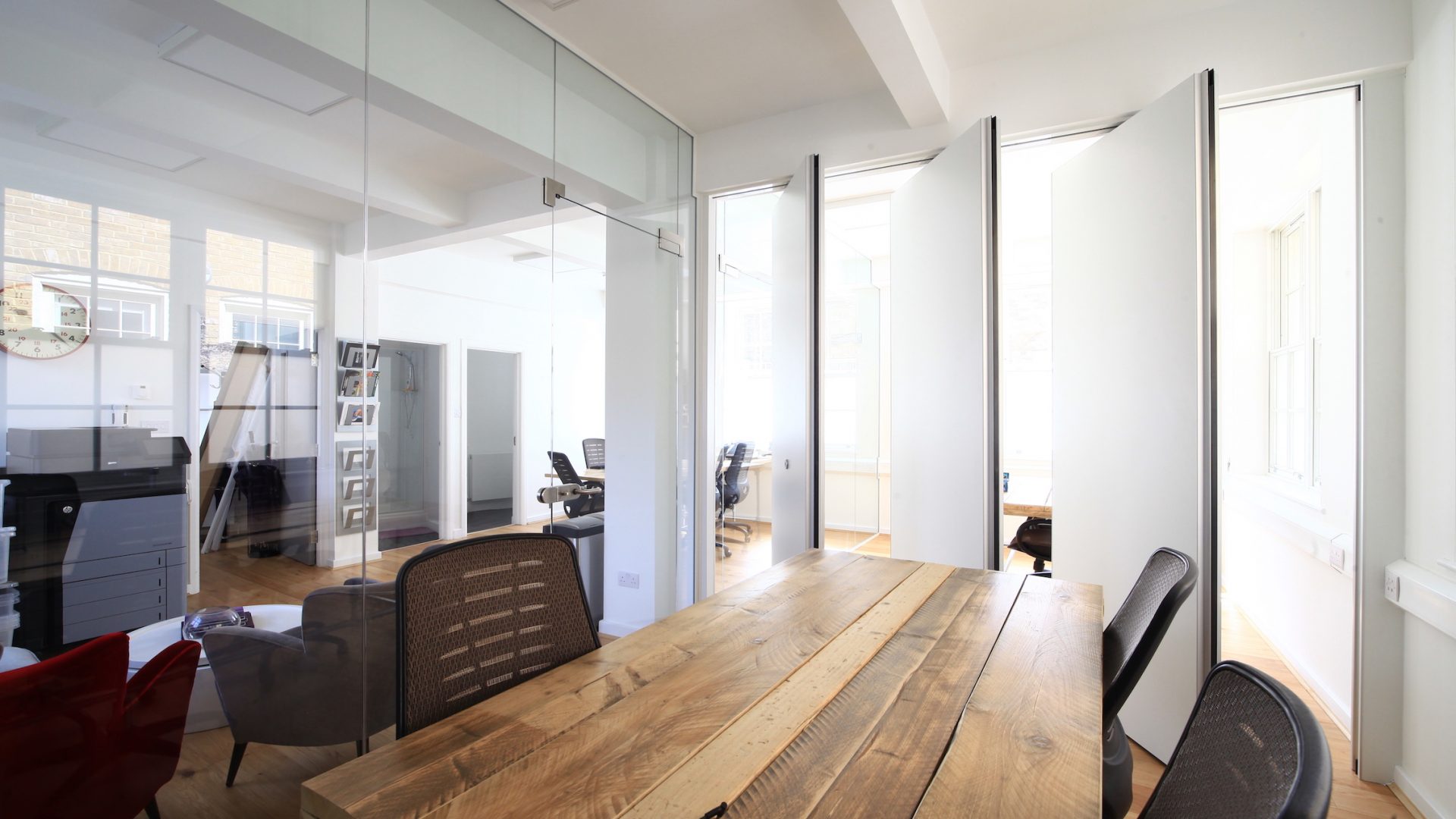 Virgin Racing Glass Partition Virgin Racing Glass Partition