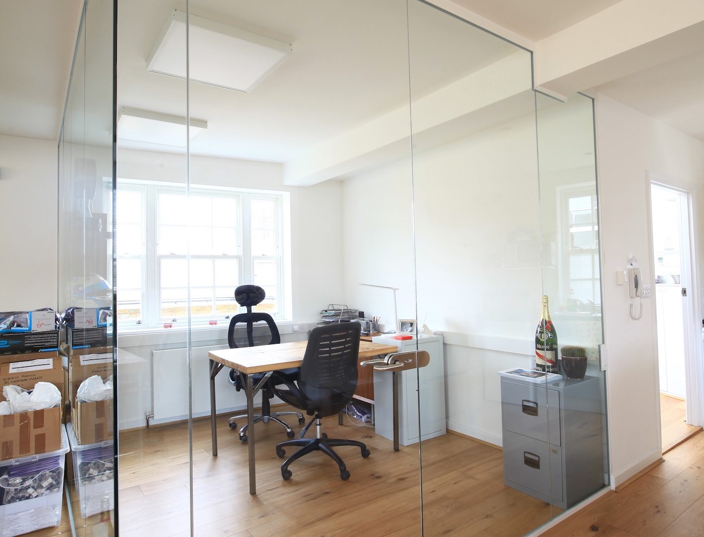 Virgin Racing Glass Partitions Virgin Racing Glass Partitions