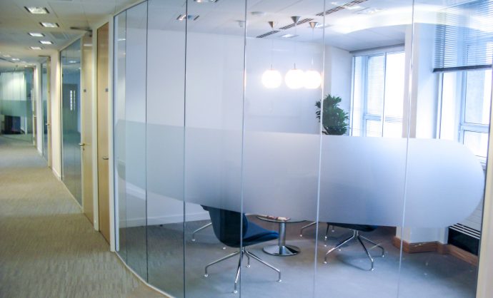 Curved Glass Partition-Photo №3