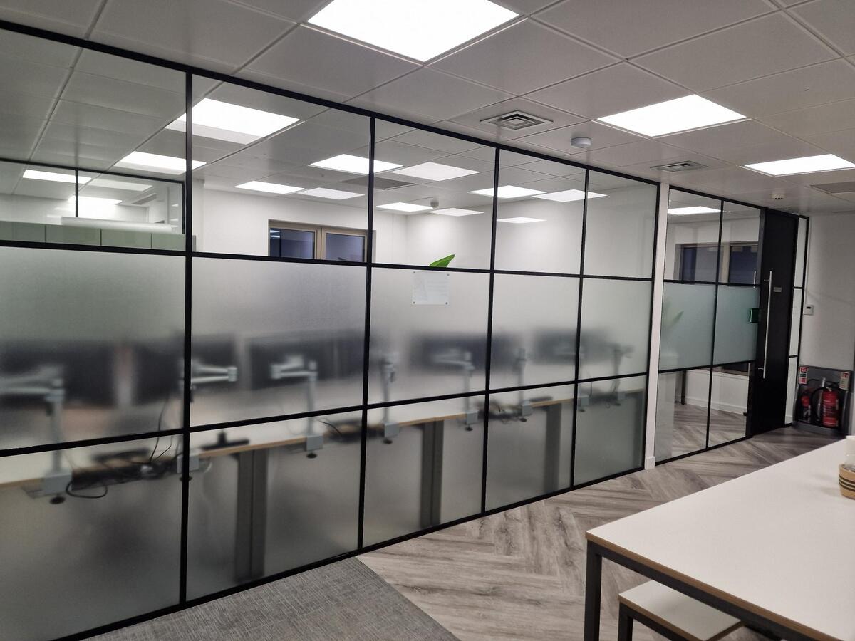 Acoustic glass partition