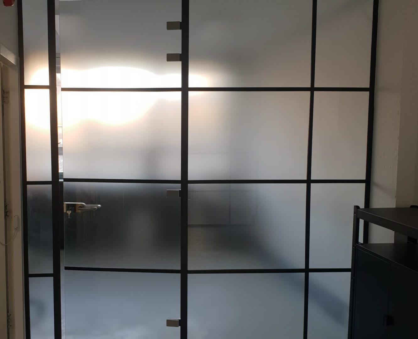 Work examples Single Glazed Partition-Photo №47 Work examples Single Glazed Partition-Photo №47