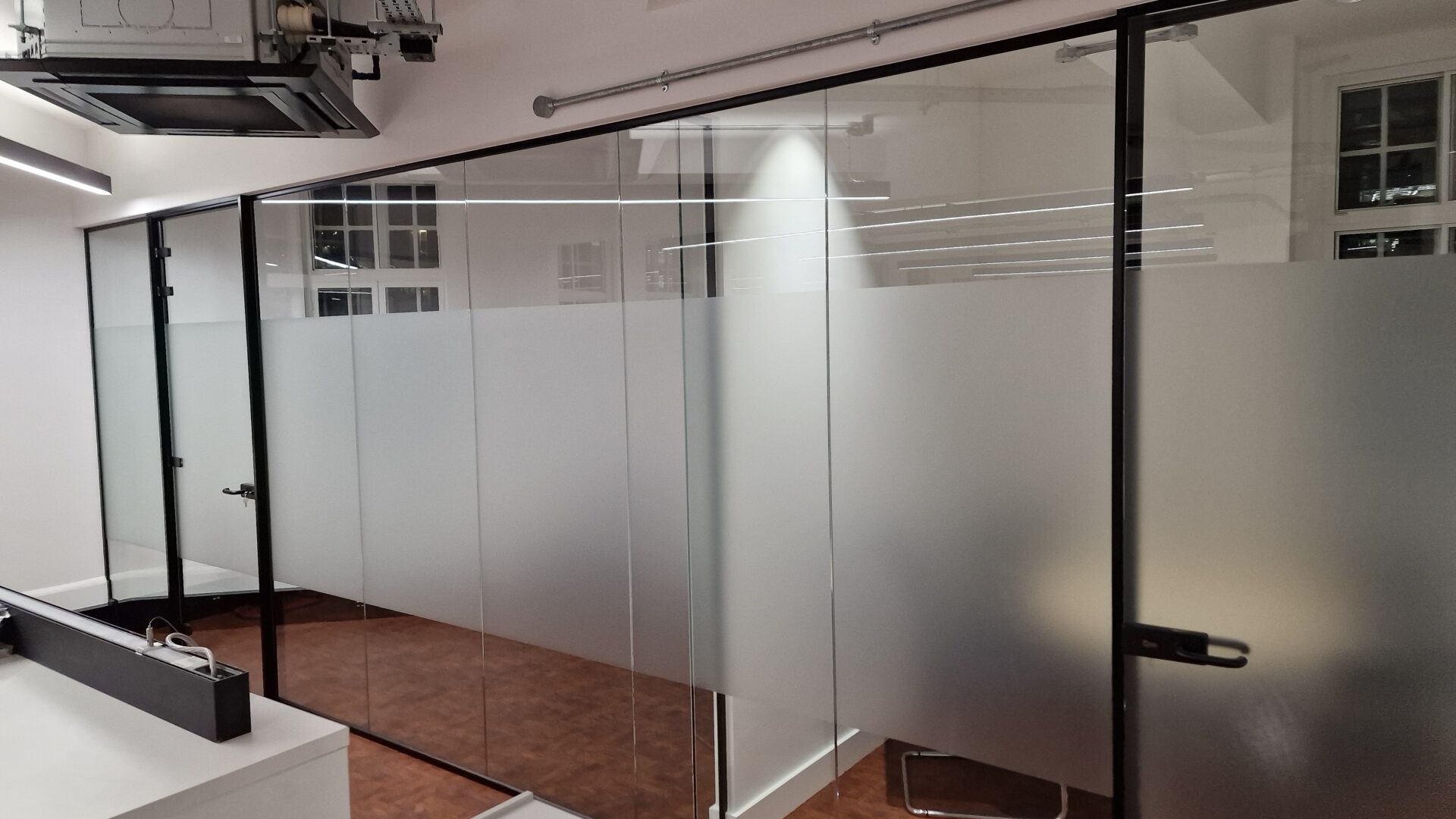 Work examples Single Glazed Partition-Photo №37 Work examples Single Glazed Partition-Photo №37