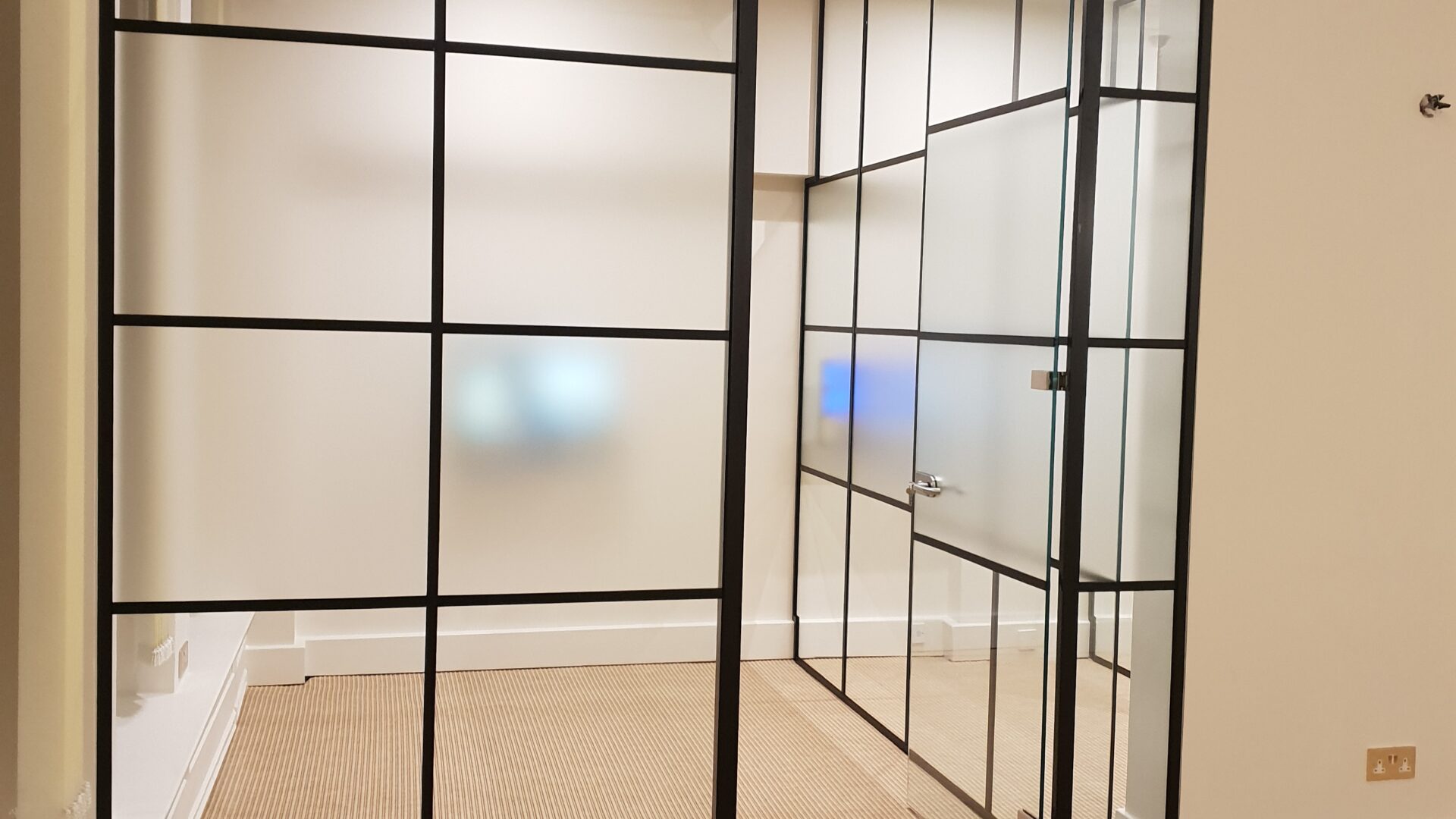 Work examples Single Glazed Partition-Photo №46 Work examples Single Glazed Partition-Photo №46