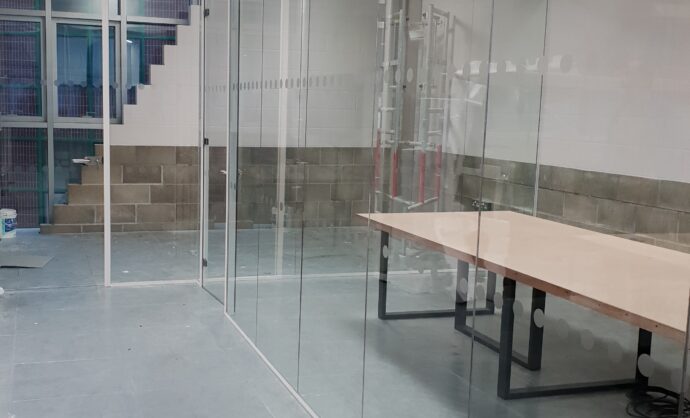 Glass meeting room-Photo №18