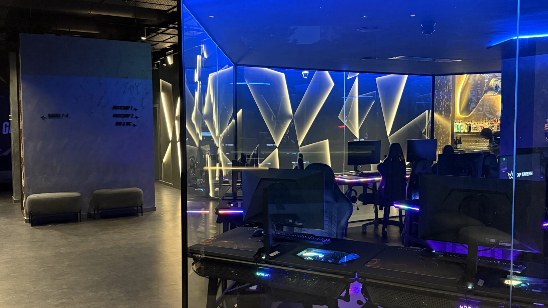 Black framed - Kova partitions