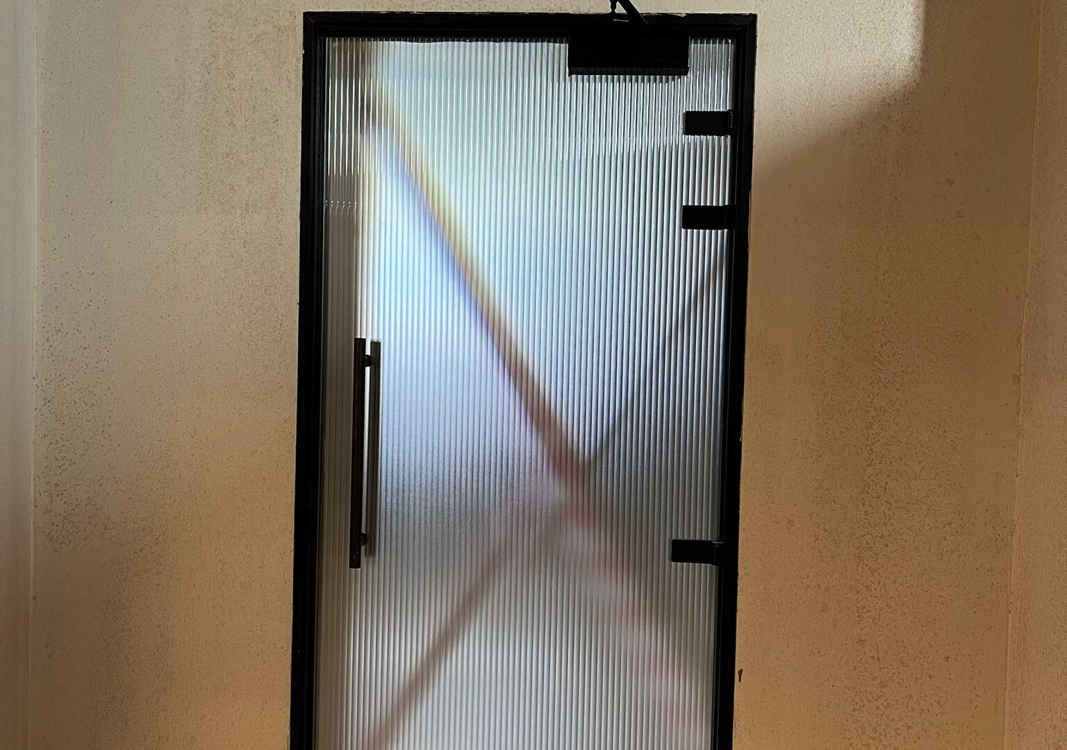 Black framed - Kova partitions